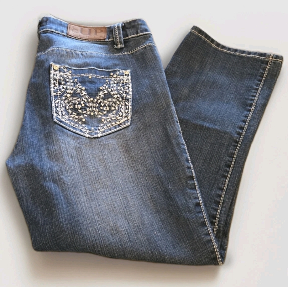 Cowgirl Up Size 31 Blue Denim Jeans With 25" Inseam And 9" Rise.